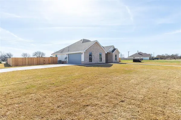 801 Whispering Oaks, Clyde, TX 76510