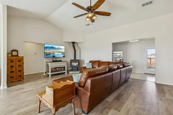 317 Illinois Street, New Fairview, TX 76078