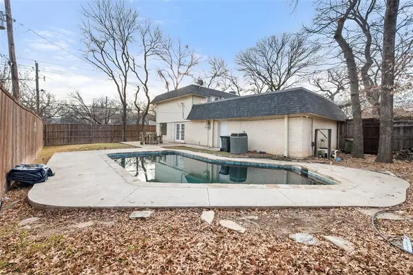 701 Rocky Canyon Road, Arlington, TX 76012