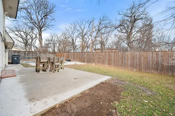 701 Rocky Canyon Road, Arlington, TX 76012