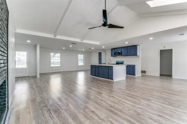 933 Charleston Court, Bedford, TX 76022