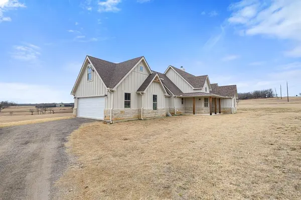 476 Silver Leaf Drive, Sunset, TX 76270