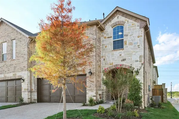 3921 Saint Ives Lane, Lewisville, TX 75056