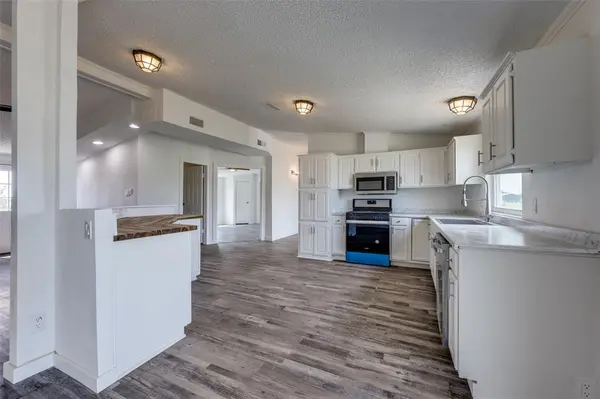 140 Terri Drive, Collinsville, TX 76233