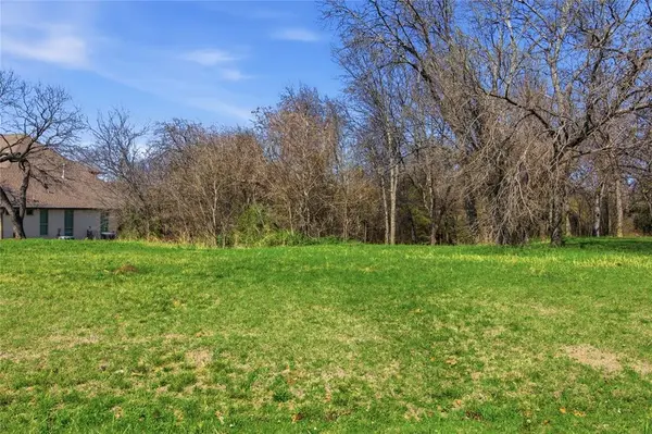 2611 Creekwood Drive, Cedar Hill, TX 75104