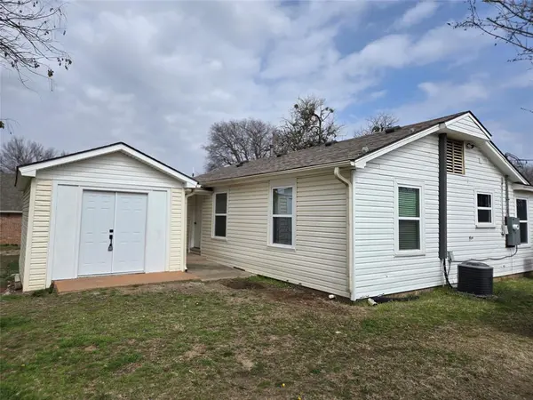 404 S Pecan Street, Bells, TX 75414