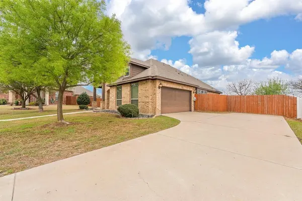 714 Green Leaf Drive, Midlothian, TX 76065