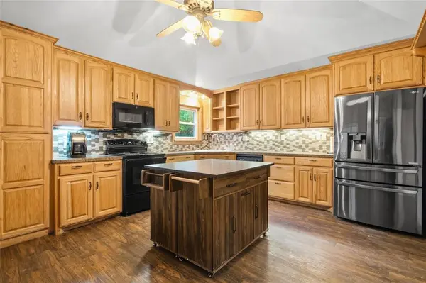 681 Mc Ada Drive, Midlothian, TX 76065