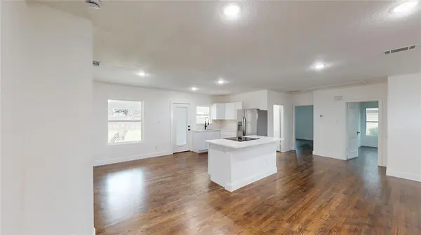 1425 W Walnut Street, Garland, TX 75042