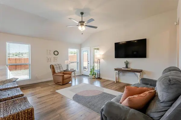 108 Mesa Drive, Glen Rose, TX 76043