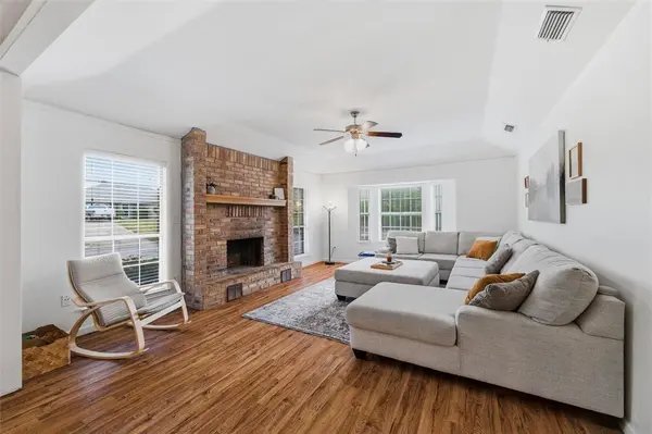 1132 Trinity Drive, Benbrook, TX 76126