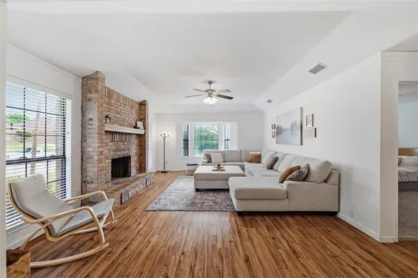 1132 Trinity Drive, Benbrook, TX 76126