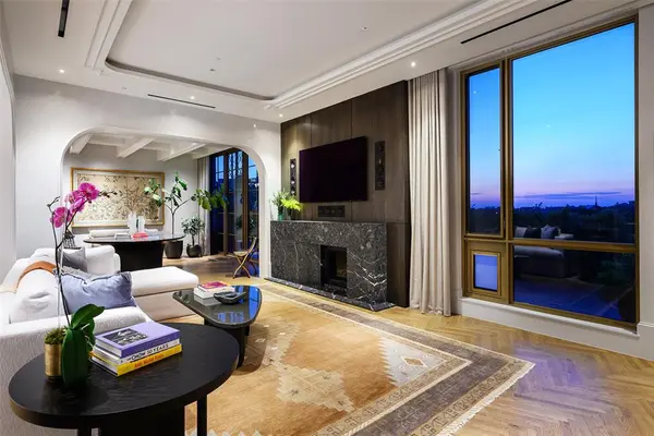 4205 Buena Vista Street #302, Dallas, TX 75205