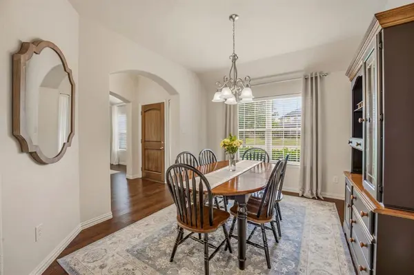 1021 Morningside Drive, Burleson, TX 76028