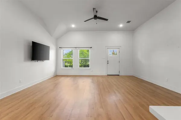 105 Runaway Bay Drive, Runaway Bay, TX 76426