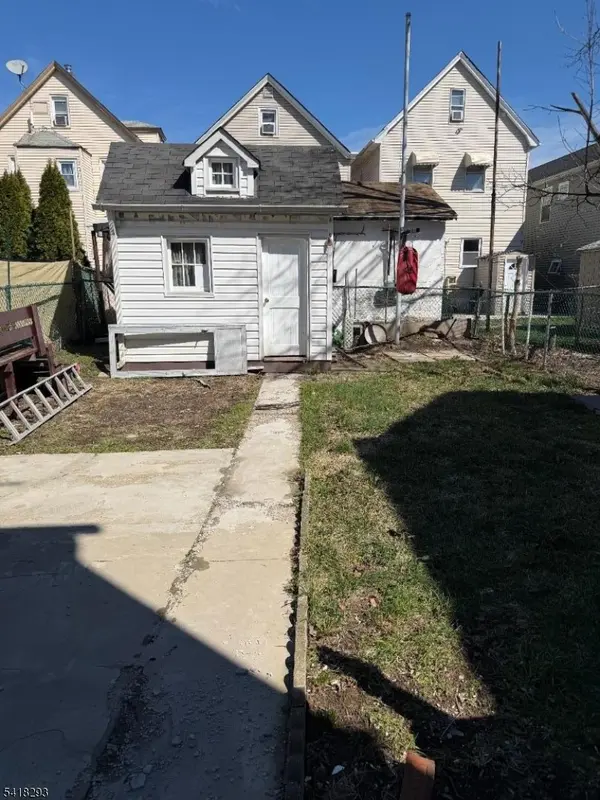 15 Cutler St, Clifton City, NJ 07011