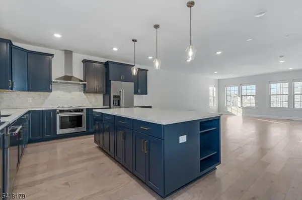 14 Marigold Ct, Warren Twp., NJ 07059