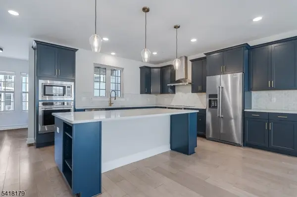 14 Marigold Ct, Warren Twp., NJ 07059