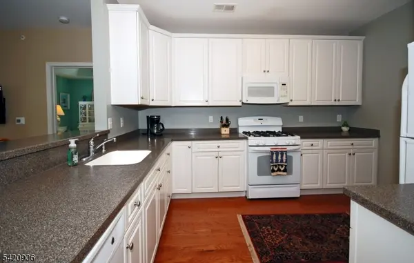 5 Slate Ct, Woodland Park, NJ 07424