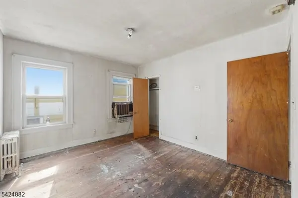 1024 Julia St, Elizabeth City, NJ 07201