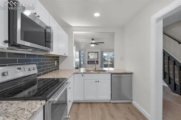 532 Shady Crest CIR, Colorado Springs, CO 80916