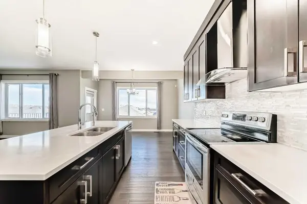 184 Sherview GRV NW, Calgary, AB T3R0Y4