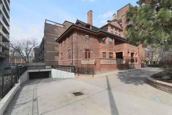 212 St. George ST #106, Toronto C02, ON M5R 2N5