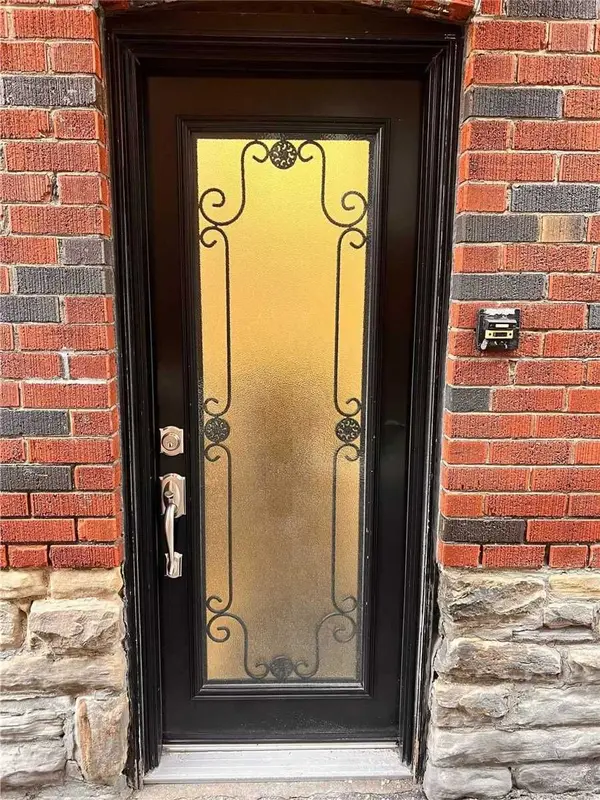 900 Avenue RD #Lower, Toronto C03, ON M5P 2K6