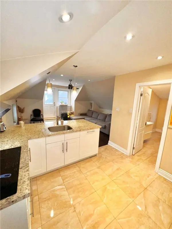 900 Avenue RD #3, Toronto C03, ON M5P 2K6