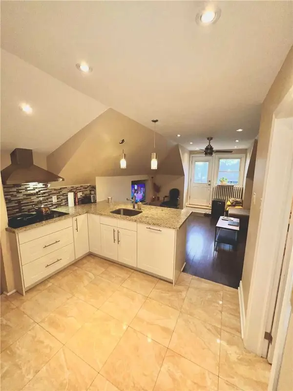 900 Avenue RD #3, Toronto C03, ON M5P 2K6