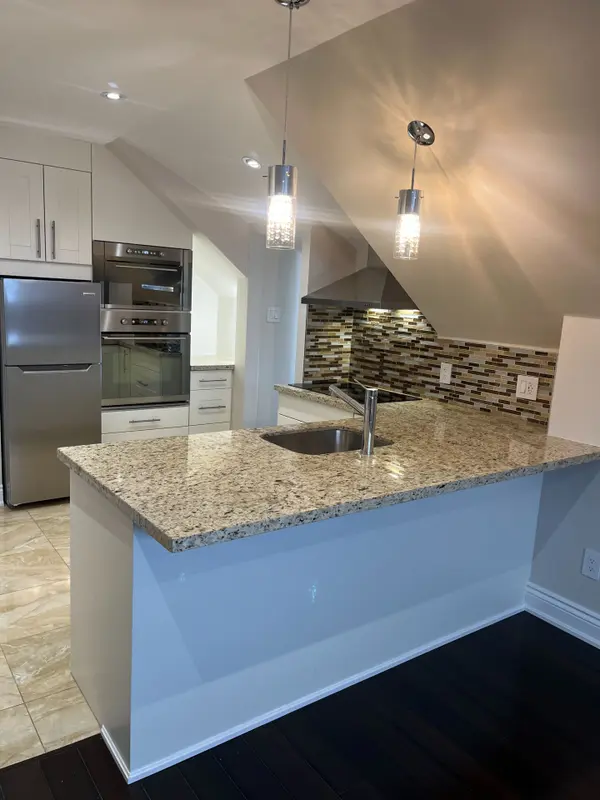 900 Avenue RD #3, Toronto C03, ON M5P 2K6