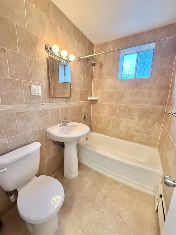 640 Davenport RD #205, Toronto C02, ON M5R 1K9