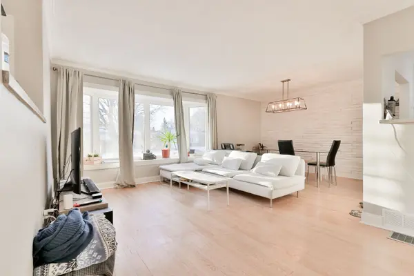 253 Chine DR, Toronto E08, ON M1M 2L6