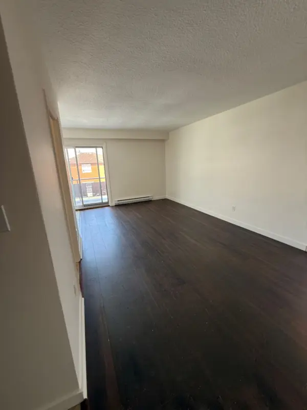 346 Elgin CT #9, Oshawa, ON L1J 2P4