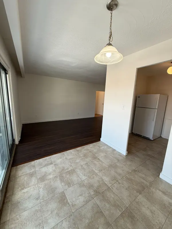 346 Elgin CT #9, Oshawa, ON L1J 2P4