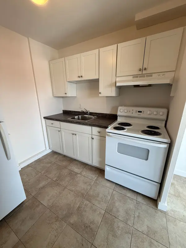 346 Elgin CT #9, Oshawa, ON L1J 2P4