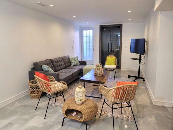 88 Tulip ST, Georgina, ON L4P 1C7