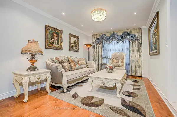 19 Baycliffe RD, Markham, ON L3R 7T9