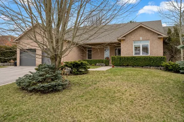 3 Forest Hill DR, Springwater, ON L9X 0J4