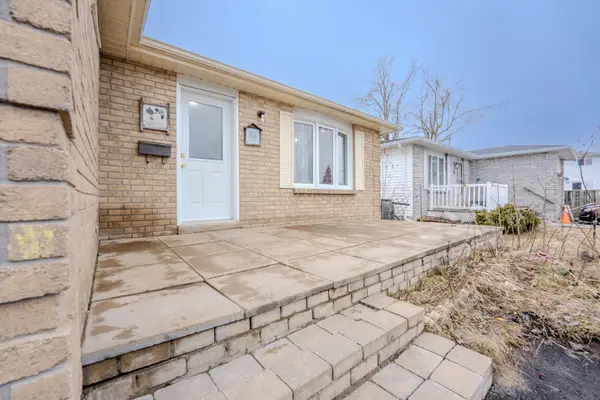 3 Hickling TRL, Barrie, ON L4M 5V7
