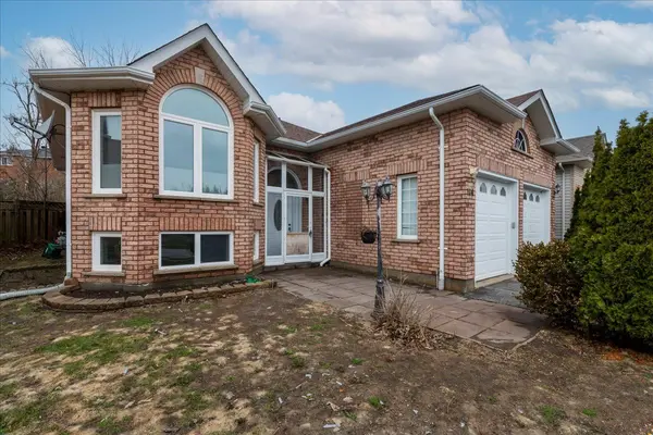 104 Marsellus DR, Barrie, ON L4N 8R7