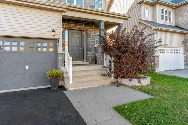 3086 Emperor DR, Orillia, ON L3V 0G4