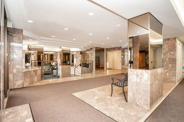 20 Cherrytree DR ##802, Brampton, ON L6Y 3V1