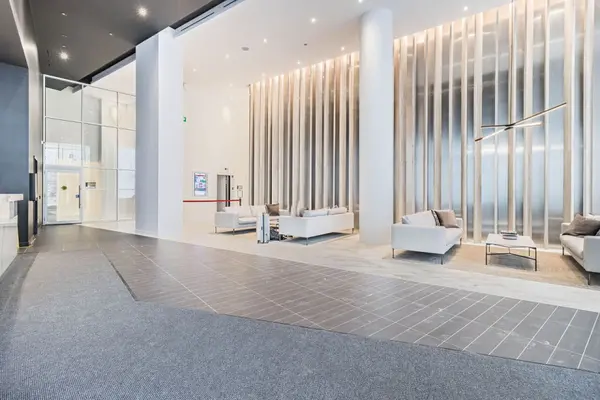 3900 Confederation Pkwy #1708, Mississauga, ON L5B 0M3