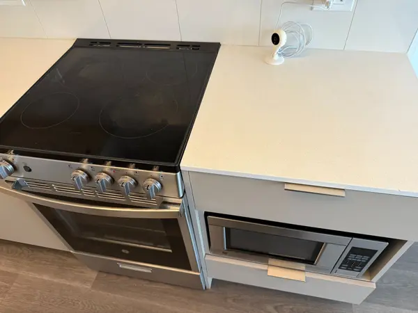 3900 Confederation Pkwy #1708, Mississauga, ON L5B 0M3