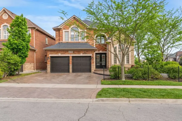 2298 Salcome DR, Oakville, ON L6H 7N2