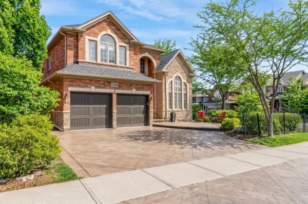 2298 Salcome DR, Oakville, ON L6H 7N2