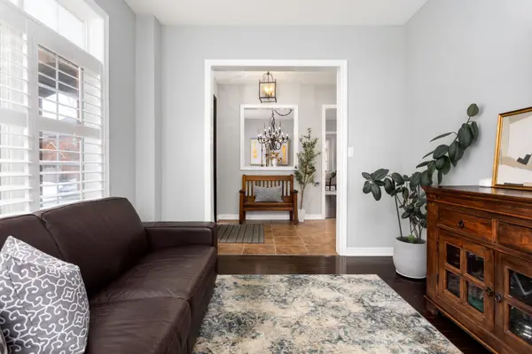 2213 Littondale LN, Oakville, ON L6M 0A6