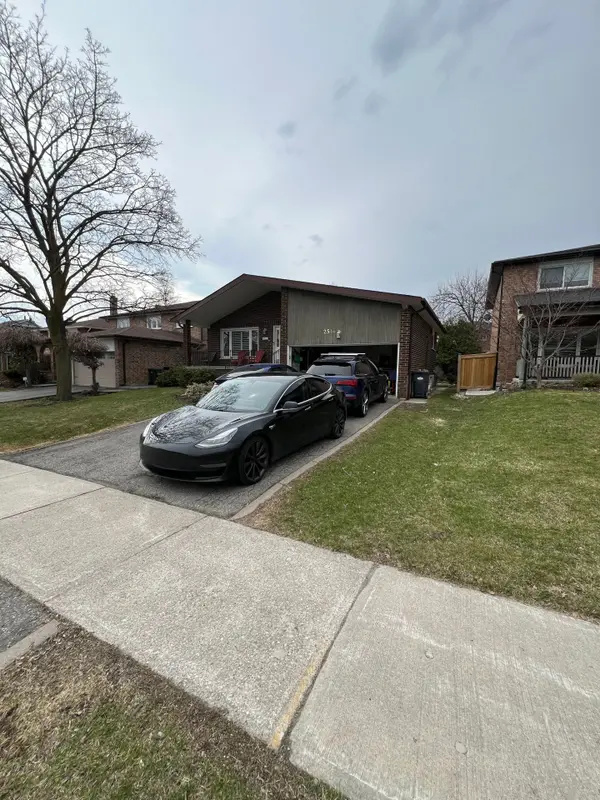 2516 Parmeer DR, Mississauga, ON L5C 3B2