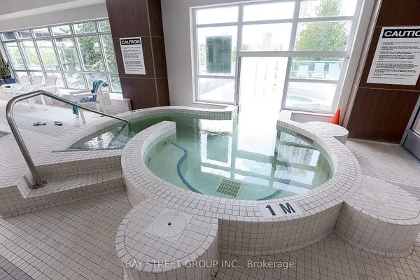 33 Elm DR W #TP2706, Mississauga, ON L5B 4L2